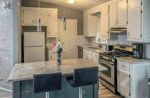 Stone Mountain House | Sweet Spot - Entire Home