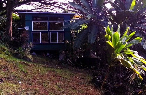 Puna Palisades Cottage | SWEET SPOT STAY-ENCHANTED GROTTO HOUSE-SEE THE LAVA FLOWS FROM SAFE DISTANCES!
