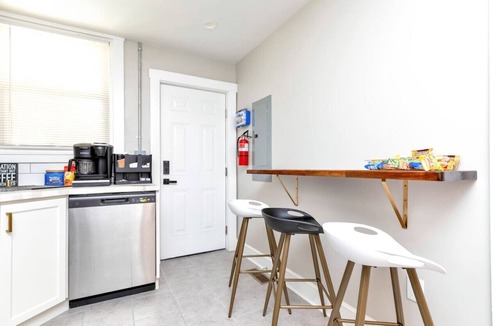 Mosby Apartment | Sweet & Sunny Delight: Orange Crush on You Oasis!