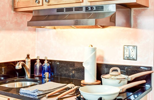 Old Town Alexandria Apartment | Sweet Tooth Studio 99 Walk Score half Block to King