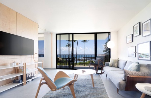 Hilo Condo | Swim with the turtles and watch the whales! S-l-o-w down and R E L A X.
