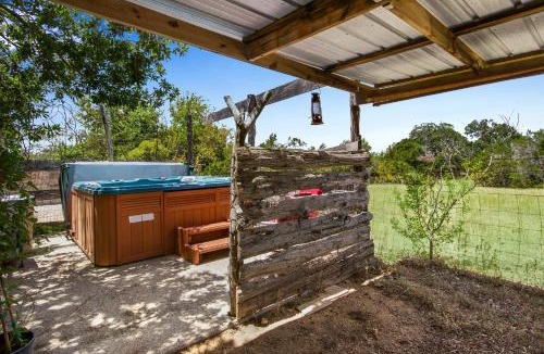 Dripping Springs Apartment | Swing On Inn- Southern Comfort