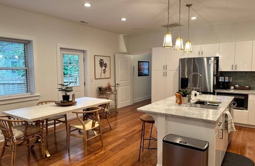 North Charleston House | Swordfish Suite Park Circle- +Dog Friendly-Walking distance to the cute Circle