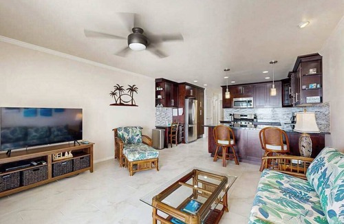 Ualapue Condo | Take In Water Views from a Third-Floor Oceanfront Condo with Pool