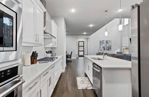 Fairview House | TCH - Spacious 4bd/3.5ba in Fairview with Office