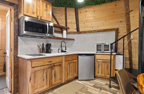 Bryant Cabin | TeePee at Paradise Point with a hot tub, fire pit, & grill!