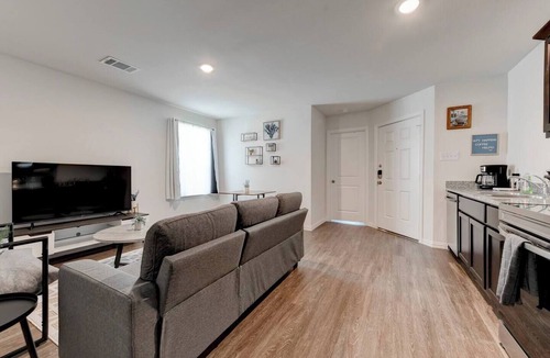 Temple Apartment | Temple Elegant Urban Nest