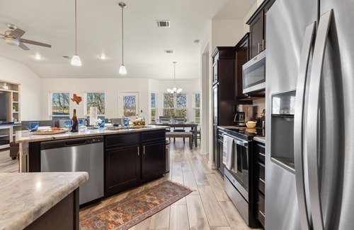 Temple House | Temple Work Groups Welcome+8 Bd+12PPL+Near Meta & Lake!