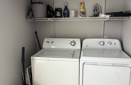 Westside Apartment | Terrific 3-bedroom apartment with AC in charming Charleston