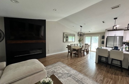 Fredericksburg House | Terrific 6-bedroom house with Pool in charming Fredericksburg
