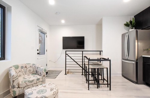 Old Town West Apartment | TetrisꞀ 5 Blocks Metro▔GroceryꞀ King St▁15 min DC