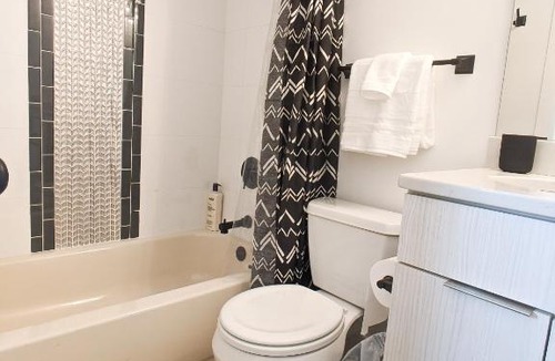 Old Town West Apartment | TetrisꞀ 5 Blocks Metro▔GroceryꞀ King St▁15 min DC