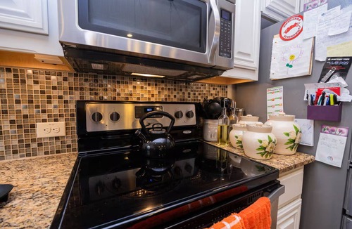 Crowley House | Texas Classic Retreat Elegant & Spacious 4BR Home
