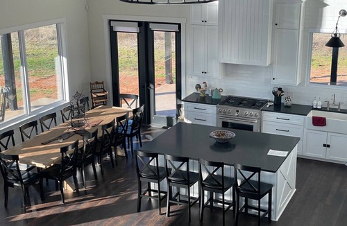 Gober House | Texas Farmhouse/Ranch on 150 Acres - NEW CONSTRUCTION - Sleeps 18
