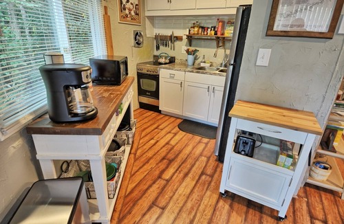 Mill Ridge Cottage | The Acorn House-Open for Bookings! Great Location, Seeps 6