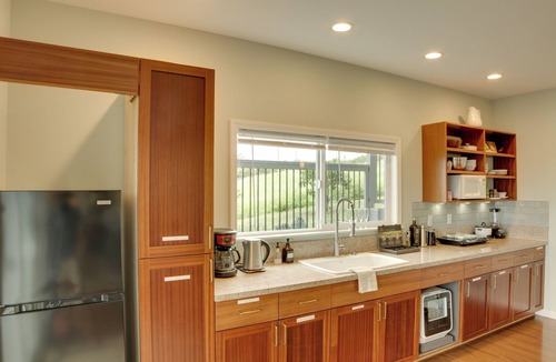 Discovery Harbour Apartment | 'The Aloha Green House' Retreat w/Ocean Views!
