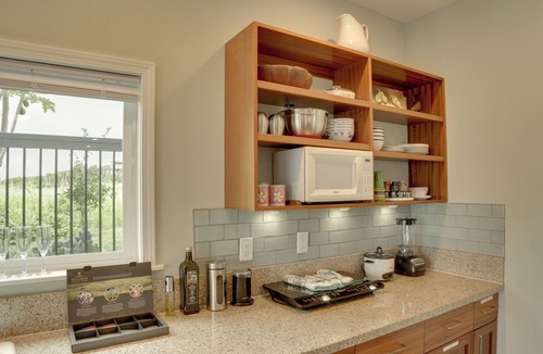 Discovery Harbour Apartment | 'The Aloha Green House' Retreat w/Ocean Views!