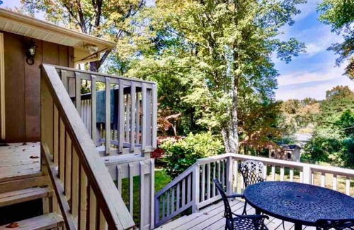 Green Valley House | The Artist…Bright & Relaxing Entire Home sleeps 4