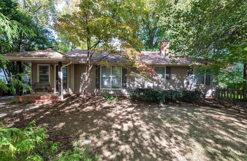 Green Valley House | The Artist…Bright & Relaxing Entire Home sleeps 4
