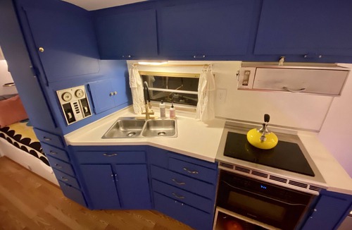 Bouldin House | The Austin LoveStream! New Hot Tub, Full Bathroom, Deck & Grill!