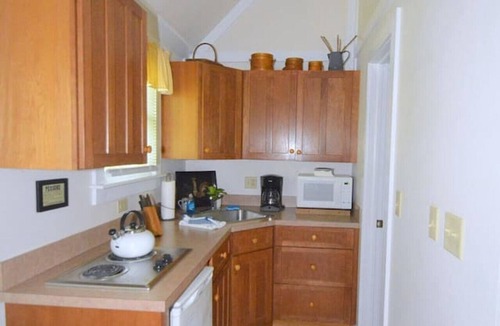 Berkeley Springs Cabin | The Bathkeepers Cottage