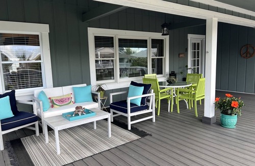 Parmele Isle House | The Beach Cottage: 3 bedroom, easy walk to beach access, restaurants and shops