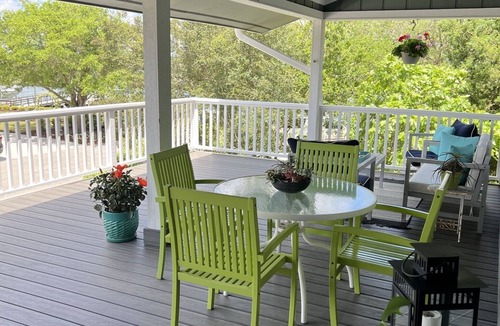 Parmele Isle House | The Beach Cottage: 3 bedroom, easy walk to beach access, restaurants and shops