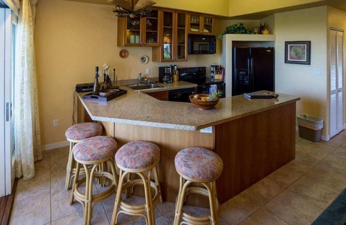 Kahaluu Bay Condo | The Beach Villas w/Pool Hot Tub & A/C!