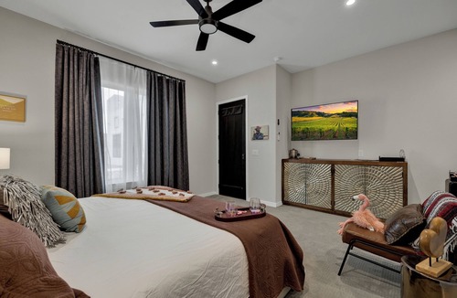 Johnson City Hotel | The Bentley Hotel - Clint Eastwood Room - Hill Country View