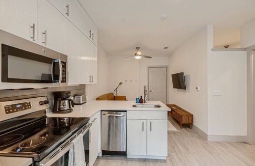 East Cesar Chavez Apartment | The Bindel East Austin! 30 Nights+