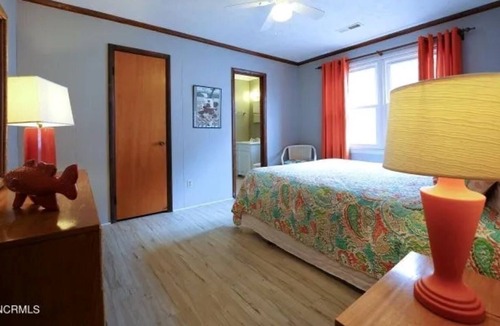 Sunset Beach Cottage | "The Bird House" A Cozy Historic Beach Cottage walking distance to beach!