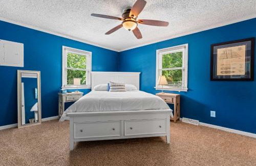Mayhew House | The Blue Bungalow - Stay for 8