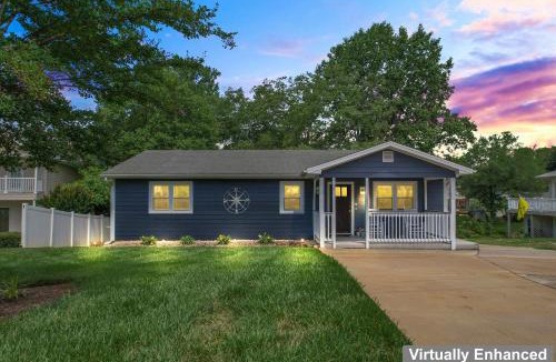Mayhew House | The Blue Bungalow - Stay for 8
