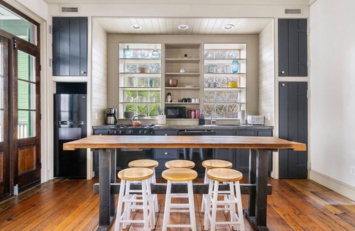 Cannonborough Elliotborough Apartment | The Blue Chip | Large Veranda | Al Fresco Dining