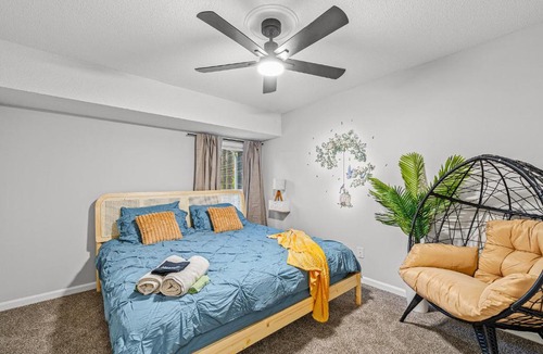 Athens House | The Blue House - Games - UGA - 3 King Beds - Massage Chair