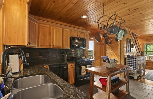 Purlear Cabin | "The Cabin": Scenic Cabin Views Fire Pit Fast WiFi