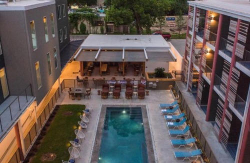 East Cesar Chavez Hotel | The Cabins at East Austin Hotel