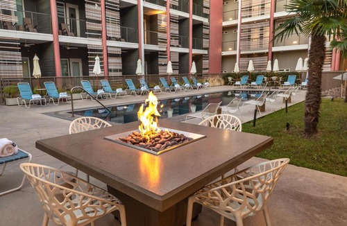 East Cesar Chavez Hotel | The Cabins at East Austin Hotel