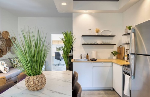 Old Village House | The Cannon Cottage by AvantStay | Old Mt. Pleasant Gem Near Sullivan’s Island