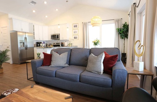 Pleasant Street House | The Champion's Suite 🏆 Newly-Built Family Frndly