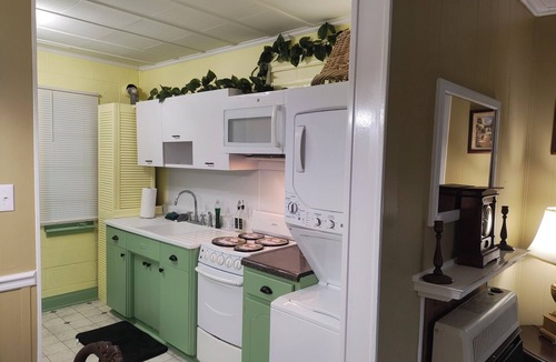 Danville Cottage | The Charming Cottage #1, 1-bedroom in delightful Danville with Private Drive