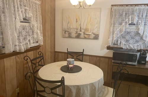 La Plata House | The Charming Country Cottage-Welcomes you and your pet!