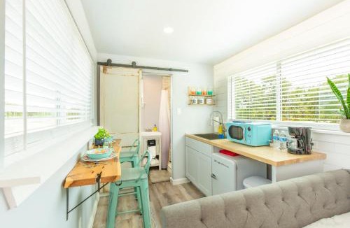 Johnson City House | The Container Retreat @ 290 Wine Trail #1 Escape to Hye, TX