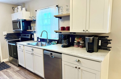 Hickory Apartment | The Country Bumpkin, Sleeps 4!