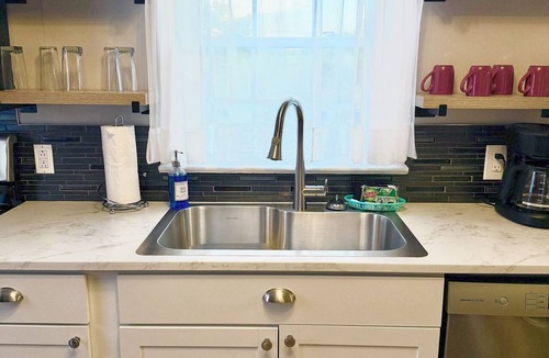 Hickory Apartment | The Country Bumpkin, Sleeps 4!