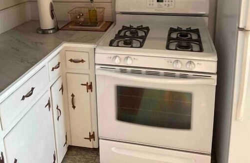 Rivermont Apartment | The Crows Nest | Historic 2nd floor Apt | Pets