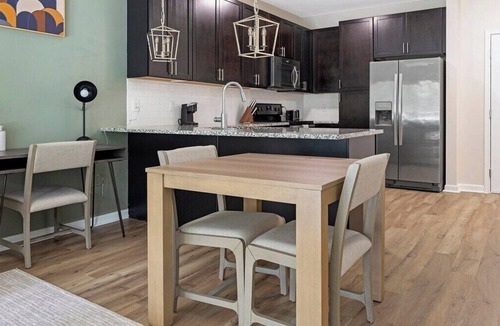 Charleston Apartment | The Daniel III Vibe 8727