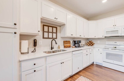 Manteo Apartment | The Downtown Delight Family Suite