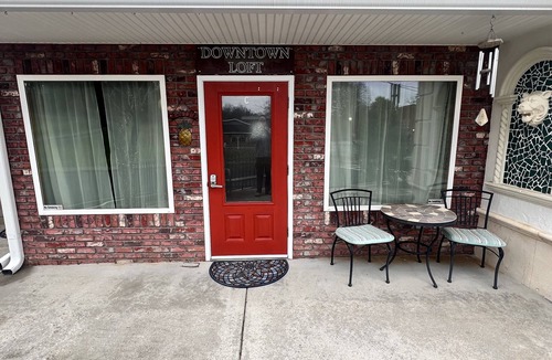 Demorest Apartment | The DOWNTOWN LOFT, on the square, across from Piedmont University, sleeps 4.