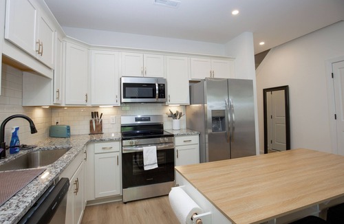 Southern Pines House | The Downtown Pines Retreat - 3BR Southern Pines Townhome